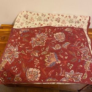 Cal King quilt reversible with matching shams